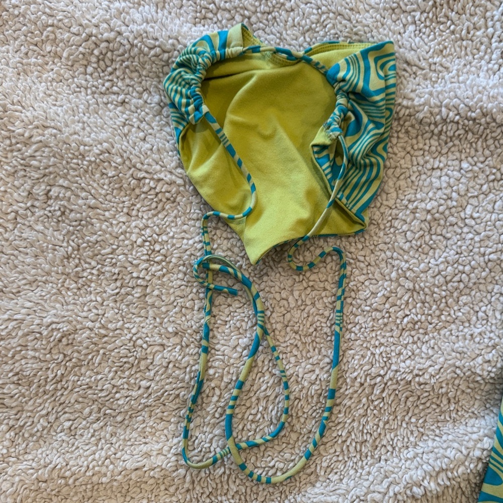 Swirl Pattern Halter Top - Picture 4 of 5